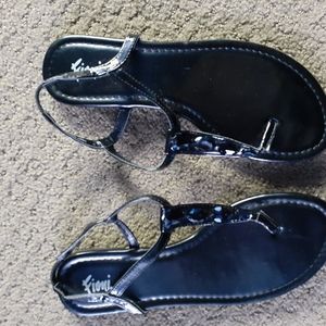 Black Fioni thong Sandals
